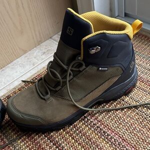 Salomon Men's Boots - Gore-Tex. Green with Yellow and black trim